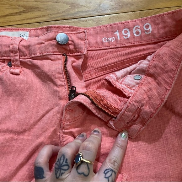💥5/$25 Gap 1969 cut off shorts in size 25 - Picture 2 of 7